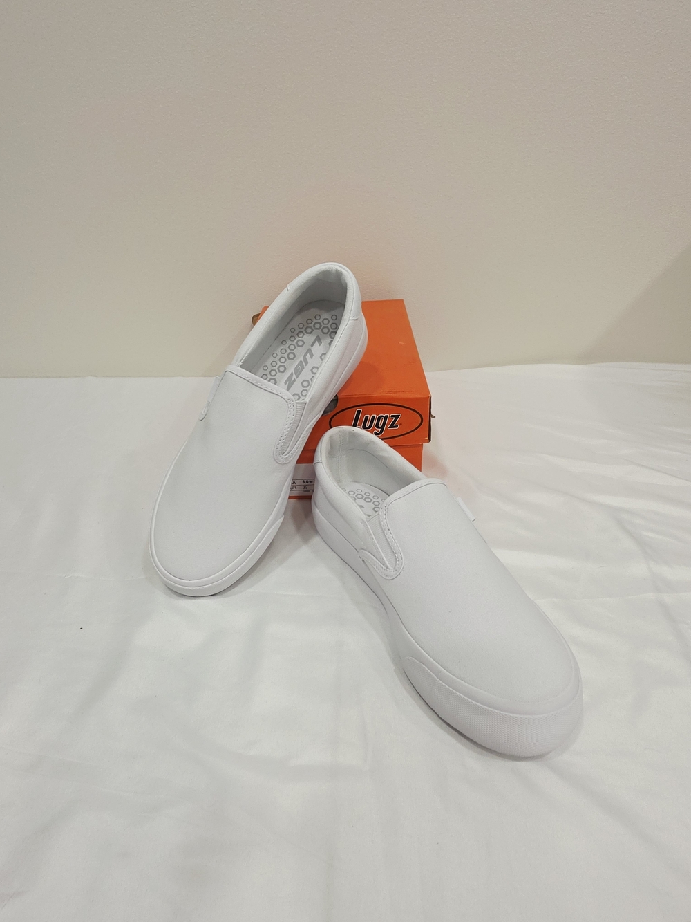 Lugz Clipper Wide White Canvas Slip-On Women's Sneakers Wide Size 8.5
